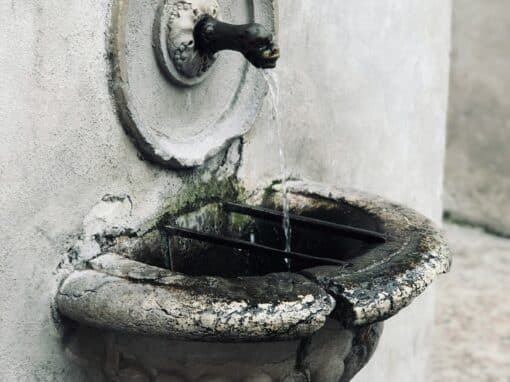 Reversal in water billing litigation: the fixed portion of the bill is justified by the legislation