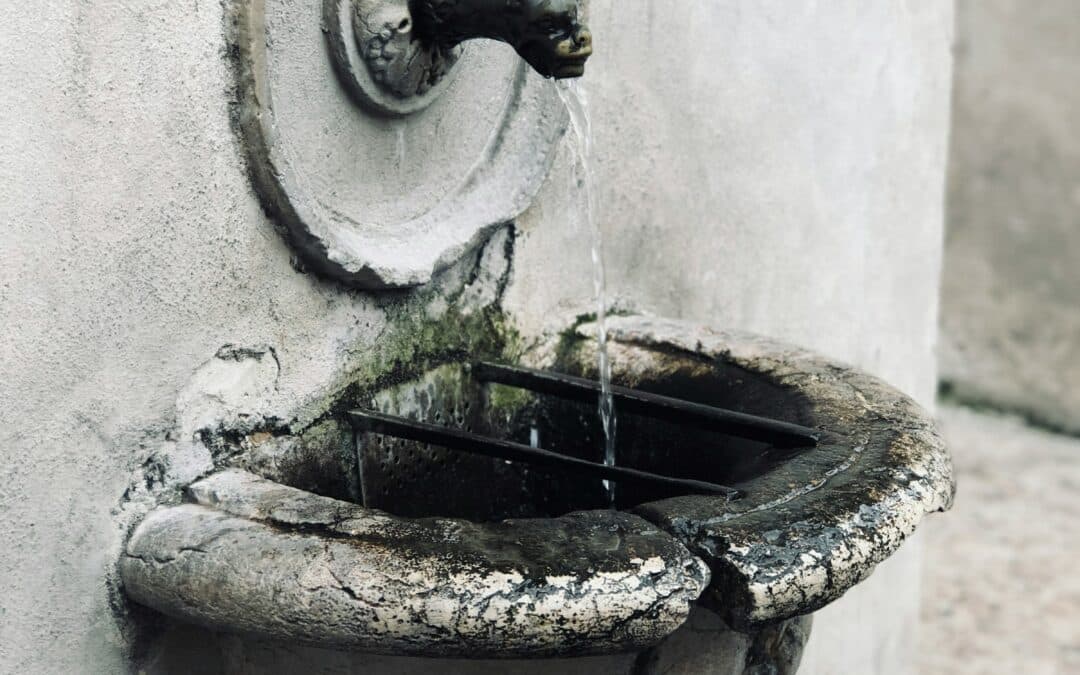 Revirement dans le contentieux de la facturation de l’eau : la part fixe de la facture est justifiée par les textes  